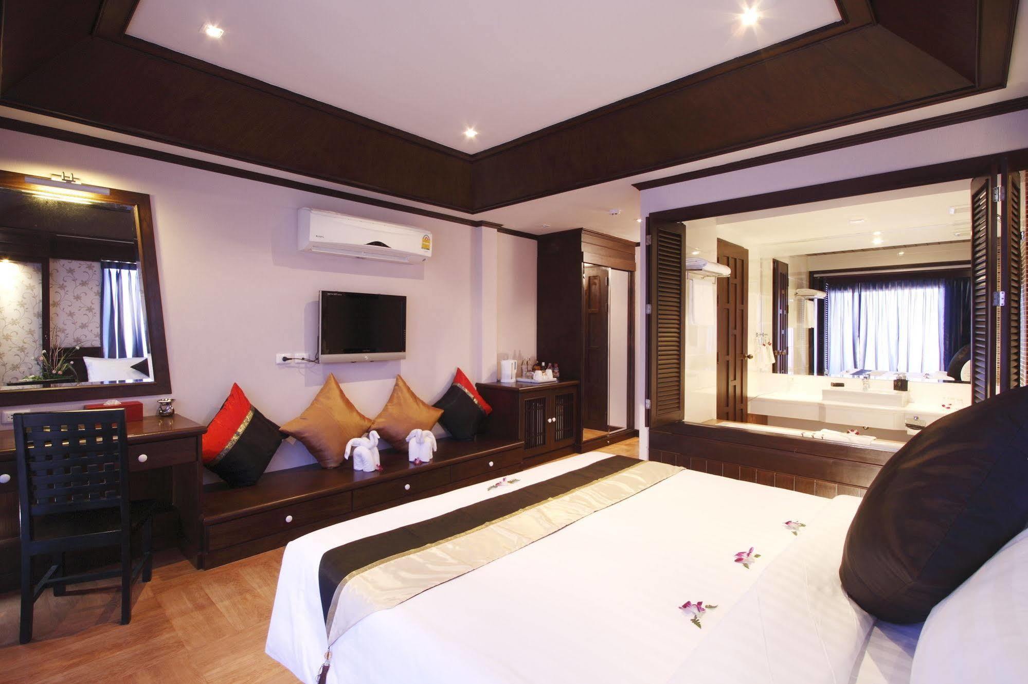 Rayaburi Hotel, Patong Екстериор снимка