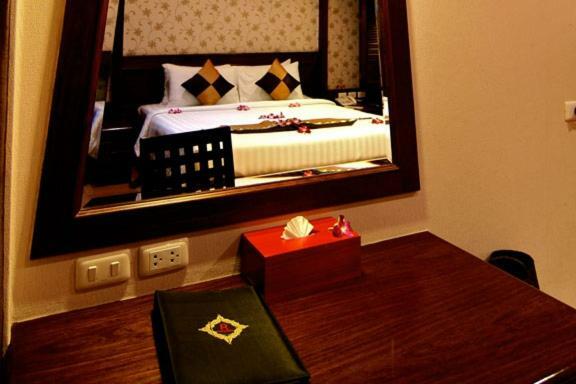 Rayaburi Hotel, Patong Екстериор снимка